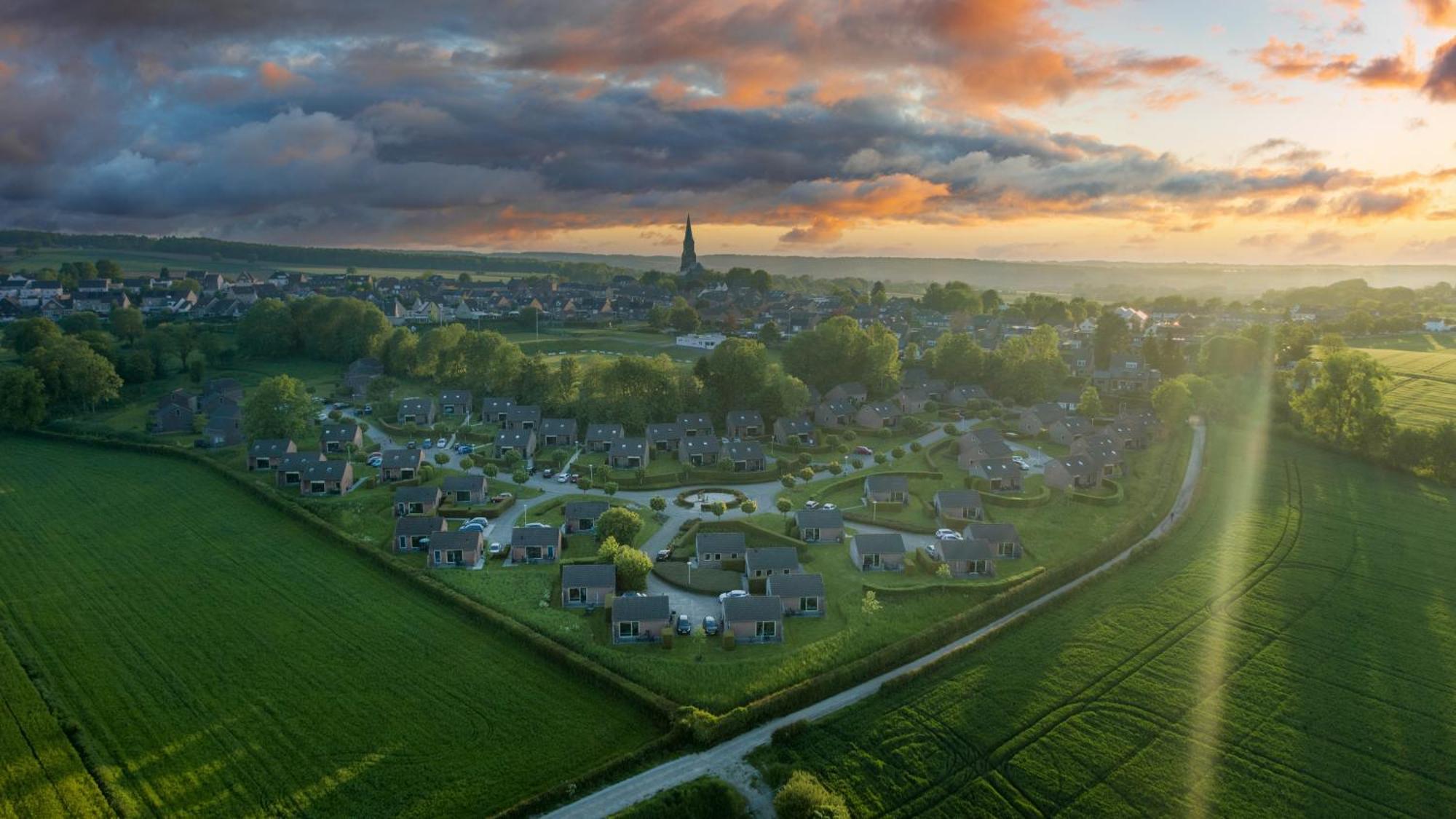 Summio Vakantiepark Reevallis Vijlen Esterno foto